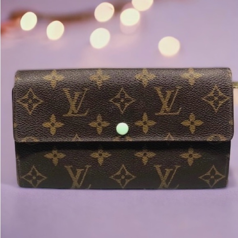 ⚜️Louis Vuitton Vintage Sarah wallet with Mint Green Snap Enclosure⚜️